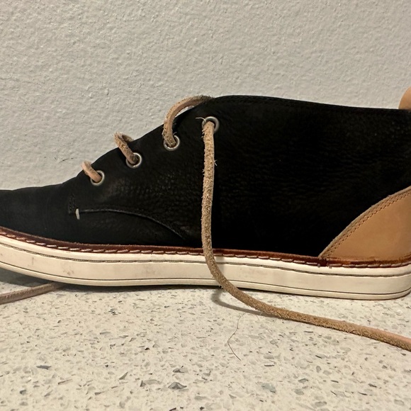 UGG - Picture 6 of 9